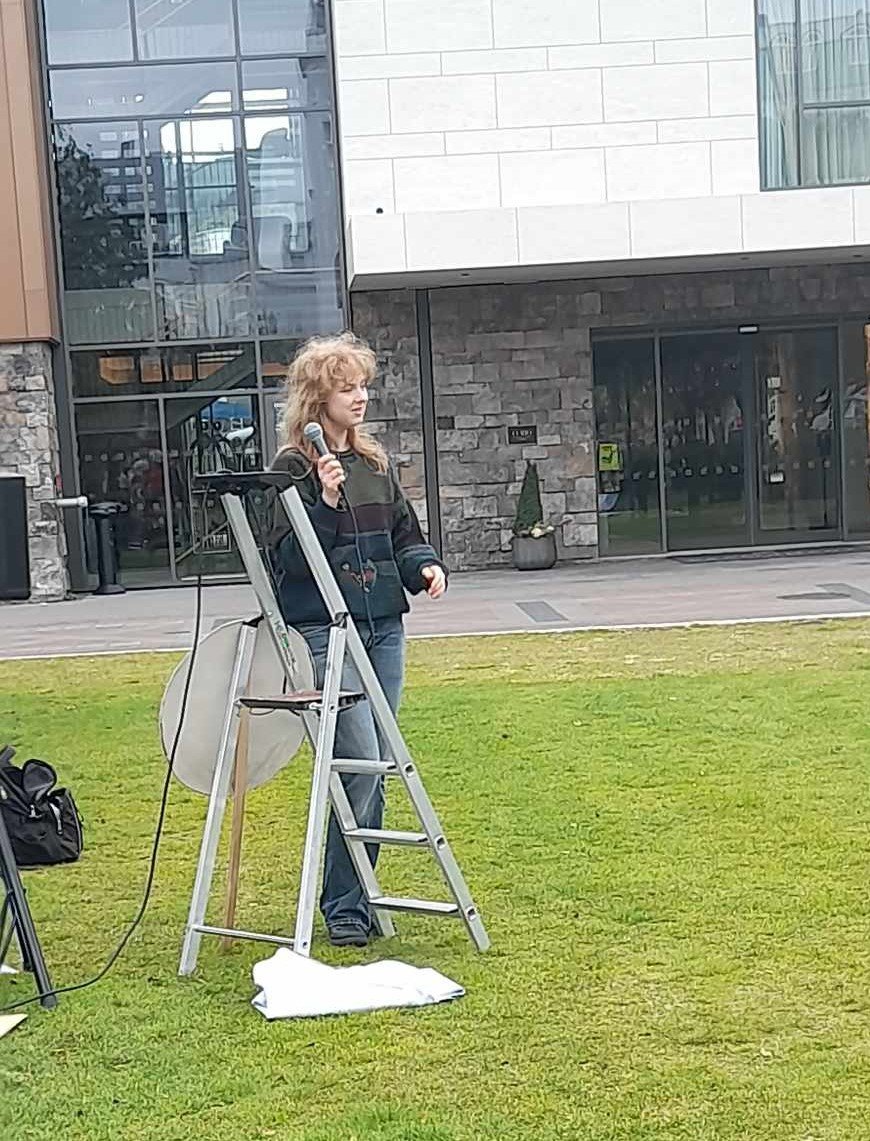 Kvenskælingar tóku þátt í mótmælum á Austurvelli