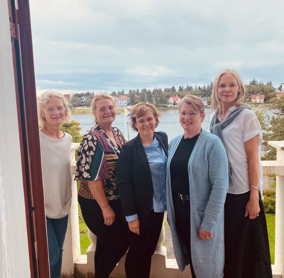 Frá vinstri: Auður (fulltrúi á skrifstofu), Björk (námstjóri), Ásdís (aðstoðarskólameistari), Guðný…