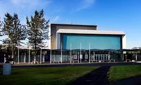 Brautskráning stúdenta: Mikilvægar upplýsingar og vefslóð á streymi