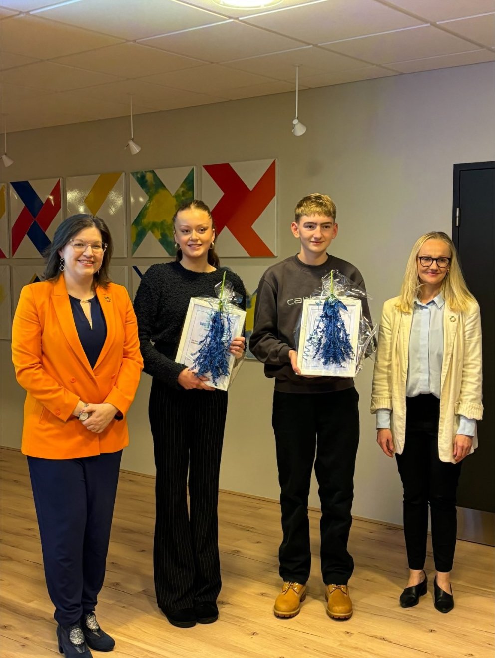 Mynd/FSÞ. Eybjört Ísól Torfadóttir og Þröstur Flóki Klemensson sigurvegarar ásamt Elizu Reid, forset&hellip;