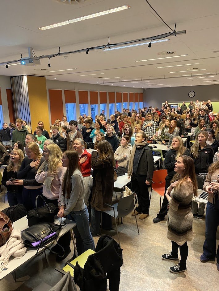 Lofsöngurinn eftir Matthías Jochumsson sunginn