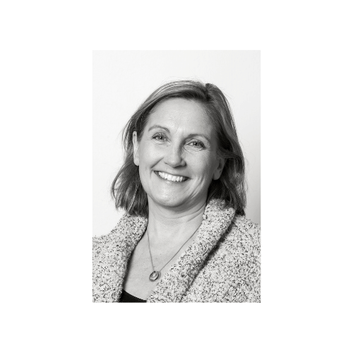 Lokað frá kl. 12:00 í dag vegna jarðarfarar