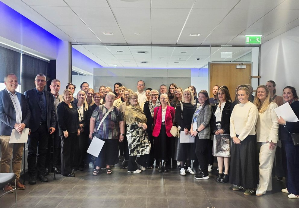 Mennta- og barnamálaráðherra ásamt styrkþegum og stjórnarformanni Sprotasjóðs. 
Mynd á vef Mennta- …