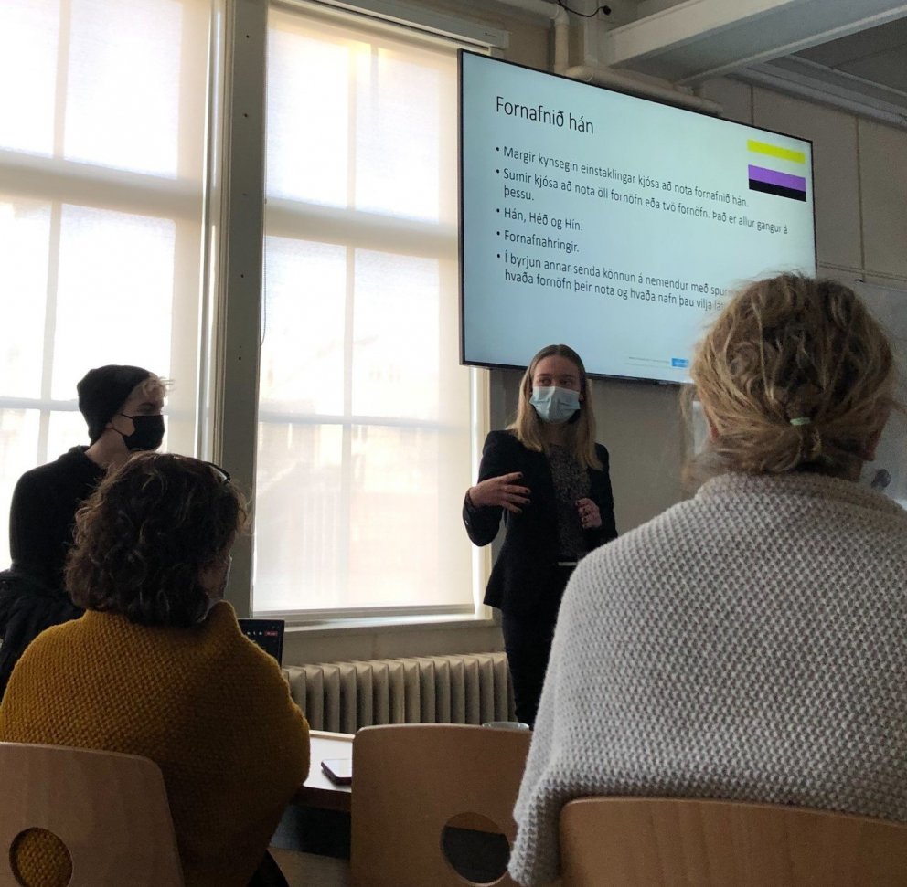 Hinsegin félag Kvennó með mikilvægt erindi á kennarafundi