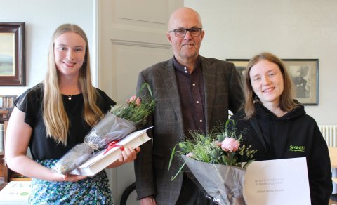 Viðurkenningar veittar