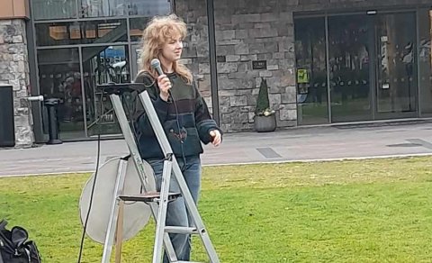 Kvenskælingar tóku þátt í mótmælum á Austurvelli