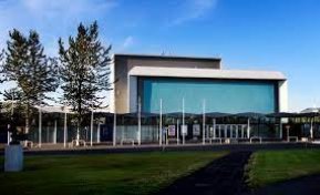 Brautskráning stúdenta: Mikilvægar upplýsingar og vefslóð á streymi