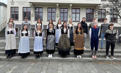 Hundrað ár frá fyrsta peysufatadeginum