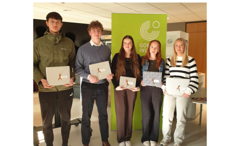 Kristófer Snorri, Róbert Helgi, Karitas Líf, Iðunn og Eva Rakel við verðlaunaafhen…