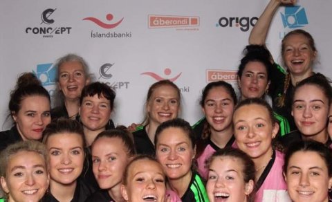 Lið Kvennaskólans og Team FC Mosi